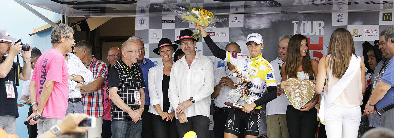 Remise de prix au vainqueur de l'étape du Tour Alsace, il fait parti maintenant des classements.